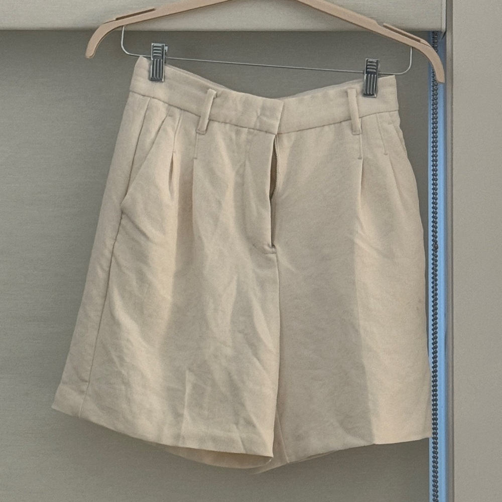 Aritzia Beige Women's Shorts